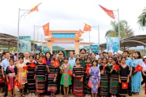 Bộ trưởng Nguyễn Kim Sơn thăm học sinh vùng khó trước thềm năm học mới