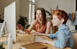 Làm sao để phụ huynh dễ dàng theo dõi quá trình học tập trực tuyến của con mình???