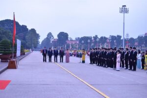 Đoàn học sinh đoạt giải Olympic và KHKT quốc tế báo công dâng Bác