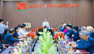 Bộ trưởng Nguyễn Kim Sơn thăm Trường Đại học Nam Cần Thơ