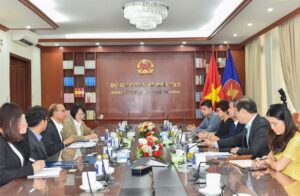 Bộ trưởng Nguyễn Kim Sơn tiếp Chủ tịch Đại học Buffalo, Hoa Kỳ