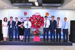 Trao tặng Kỷ niệm chương “Vì thế hệ trẻ” cho các cá nhân thuộc Bộ GDĐT