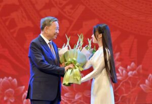 “Tập trung xây dựng đội ngũ nhà giáo, cán bộ quản lý giáo dục có đức, có tài” *