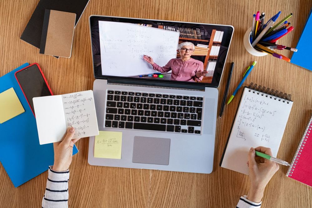 Hybrid Learning là gì?